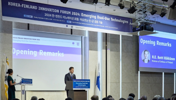 Antti Häkkänen giving speech at Korea-Finland innovation forum 2024